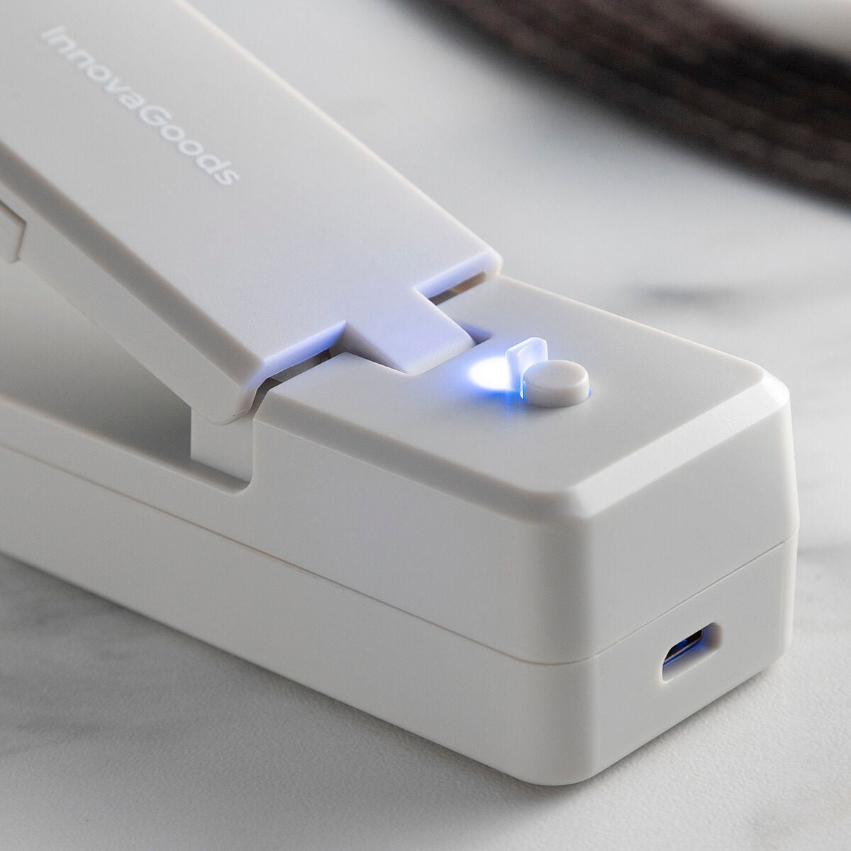 Rechargeable Electric Bag Sealer – Portable Heat Sealing Machine with Cutter for Food Storage