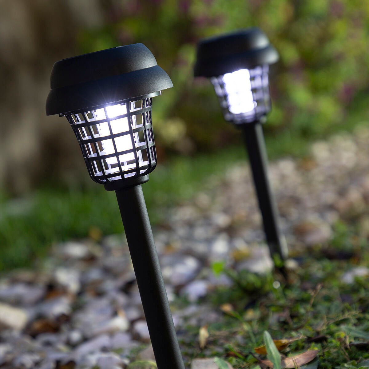 Solar-Powered LED Insect & Mosquito Killer Garden Light – Automatic Outdoor Bug Zapper