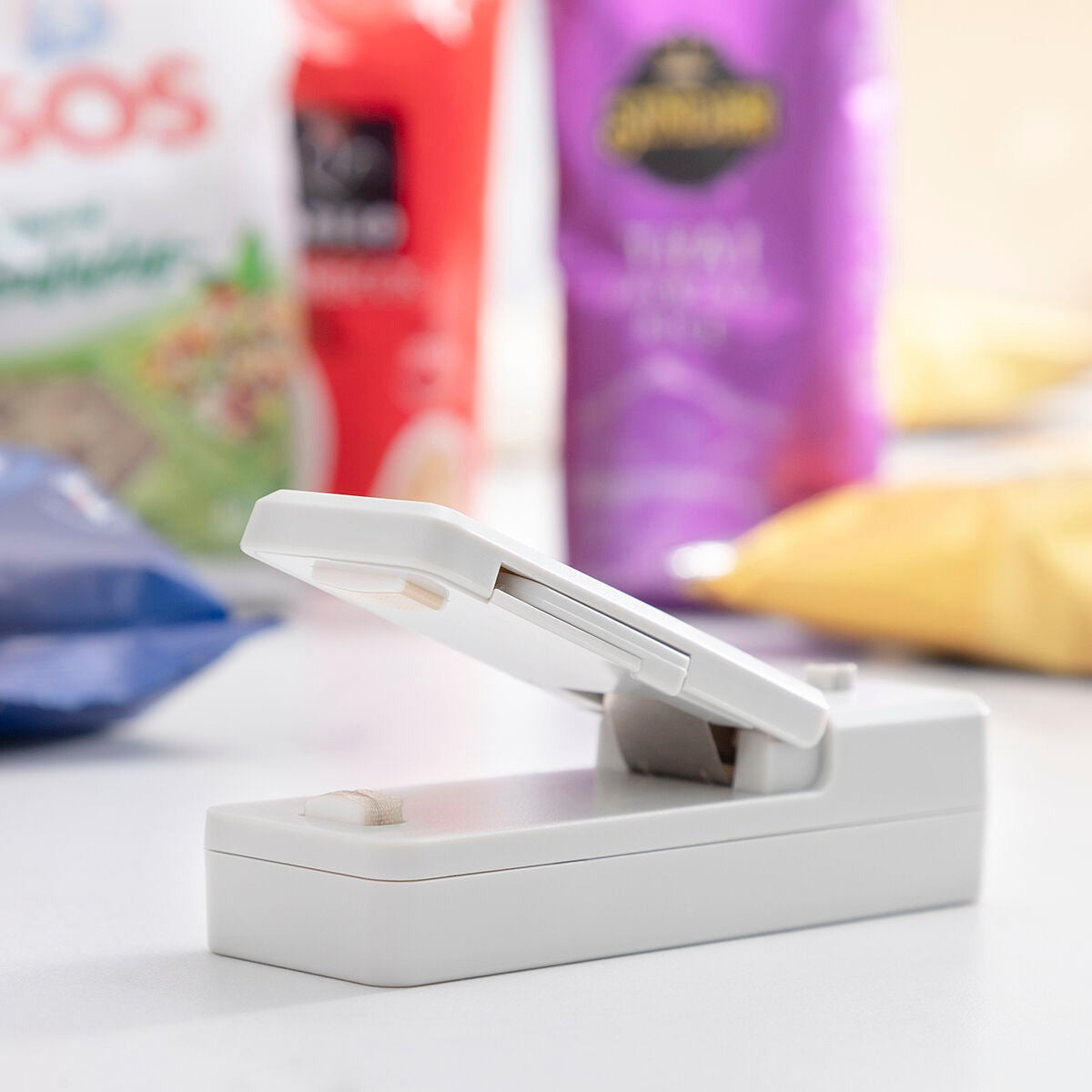 Rechargeable Electric Bag Sealer – Portable Heat Sealing Machine with Cutter for Food Storage